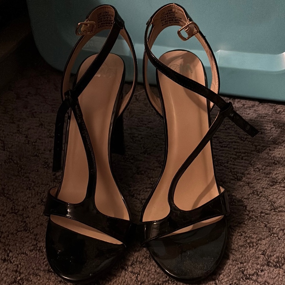 Elegant Black High Heels with Strappy Design